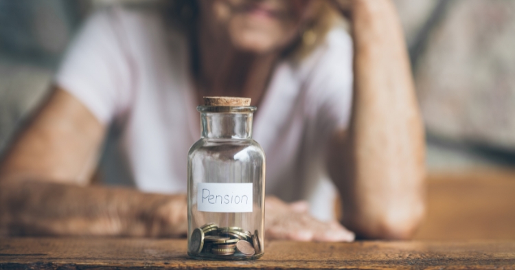 Persona aprendiendo a evitar errores financieros con asesoría y planificación económica